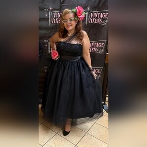 Vintage 50s Elegant Black One-Shoulder Dress